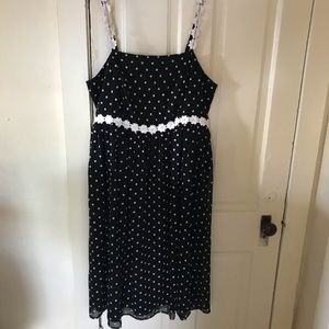 Black and white daisy midi dress